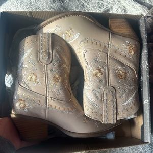 New cowgirl boots- Dingo EST. 1969 brand